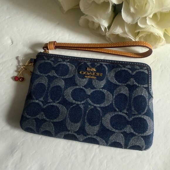 cz452 Coach Corner Zip Wristlet Cherry Charm Signature Denim & Vachetta Leather - Picture 1 of 7